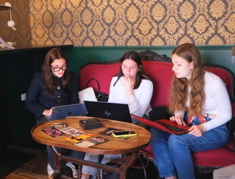 De la th&eacute;orie&hellip; au terrain pour les BTS Communication !