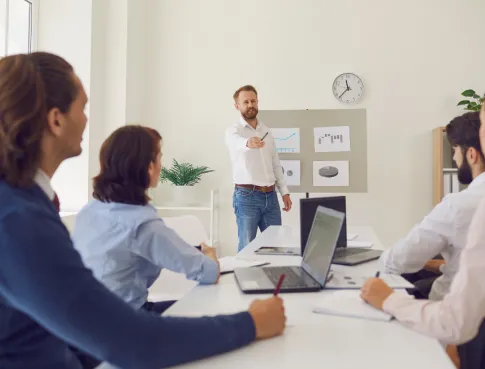 Quels entreprises sont int&eacute;ress&eacute;es par un BTS MCO &agrave; B&eacute;ziers ?