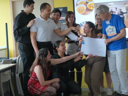 remise-de-cheque-man-hotellerie-restauration