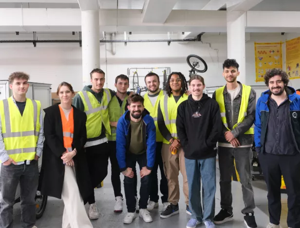 ESICAD-Toulouse--Les-BTS-GTLA-visitent-l'entreprise-Senges