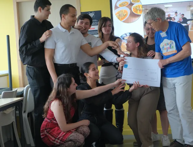 remise-de-cheque-man-hotellerie-restauration