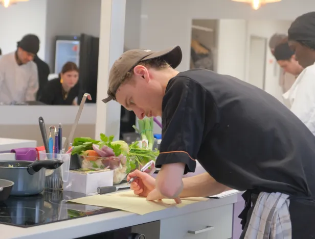 tp-blanc-man-hr-bts-mhr